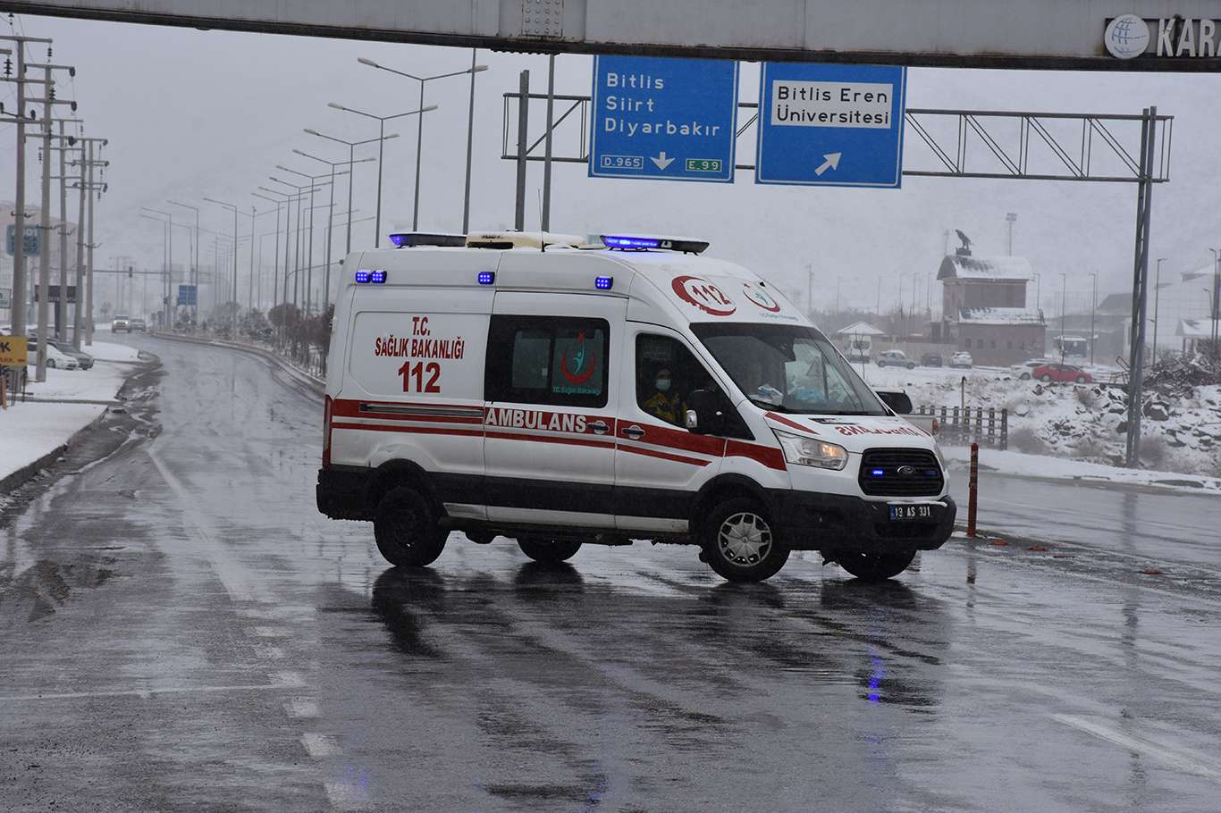 Bitlis'te yoğun kar yağışı başladı